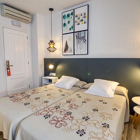 Hostal La Isla Mahón Eksteriør billede