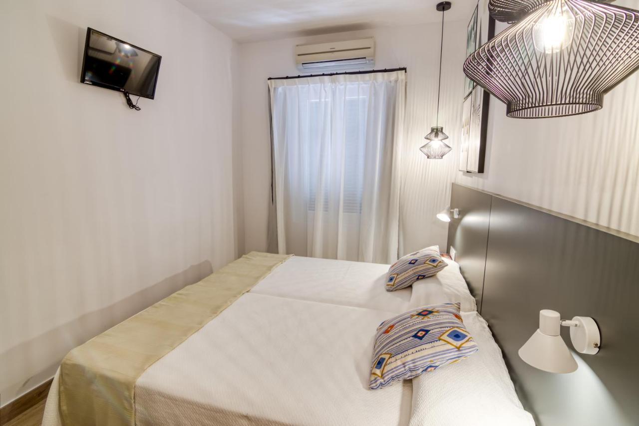 Hostal La Isla Mahón Eksteriør billede