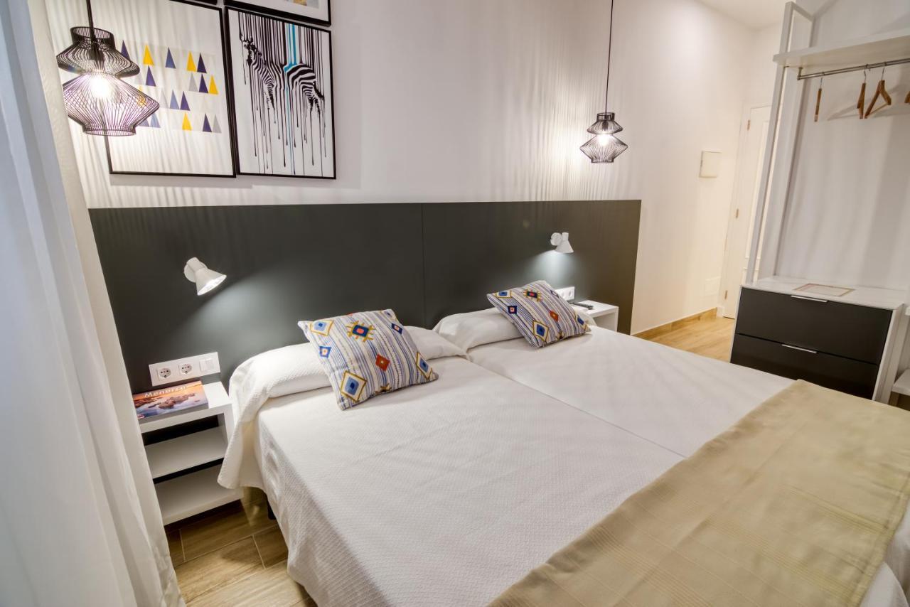 Hostal La Isla Mahón Eksteriør billede