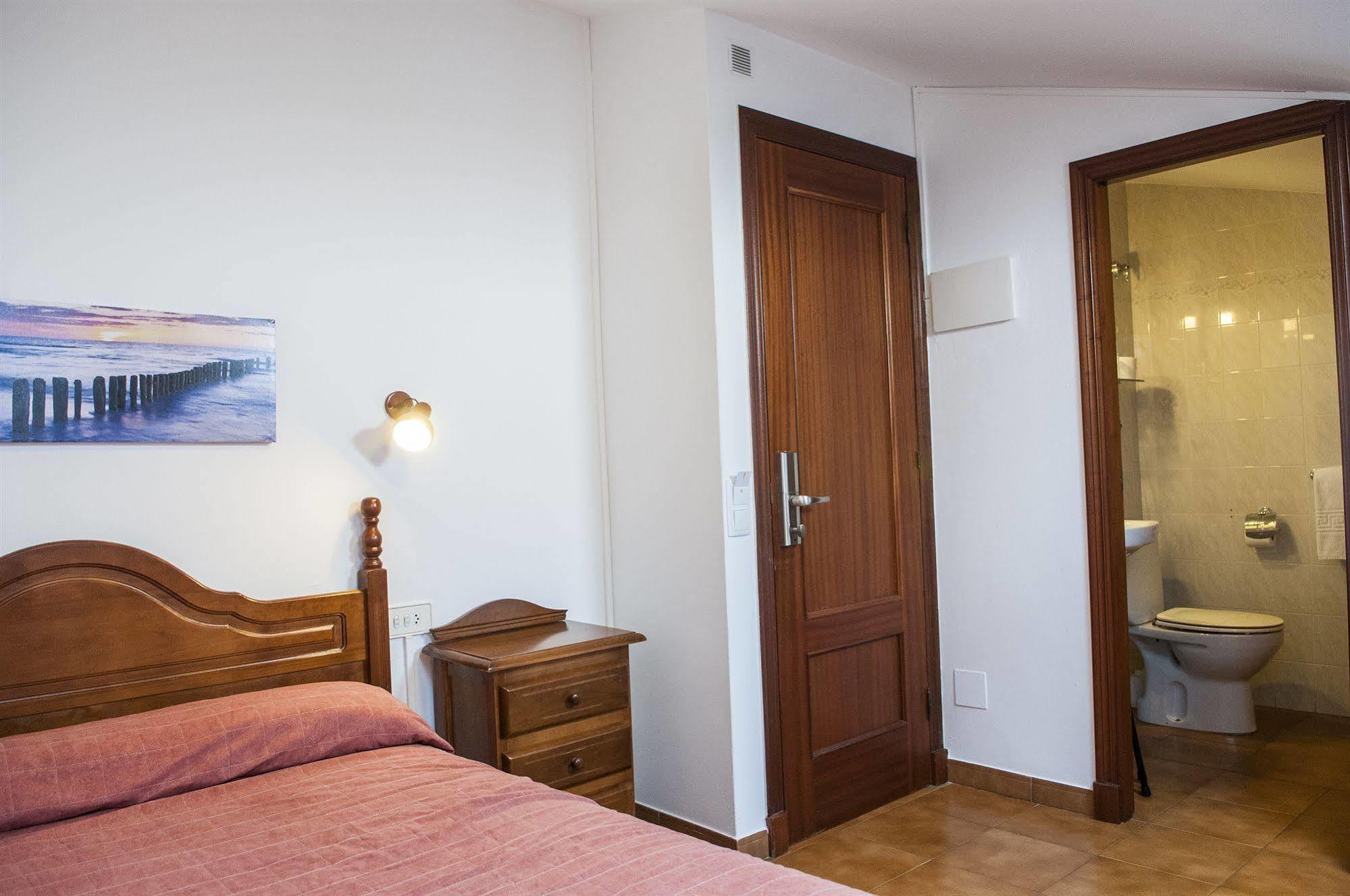Hostal La Isla Mahón Eksteriør billede