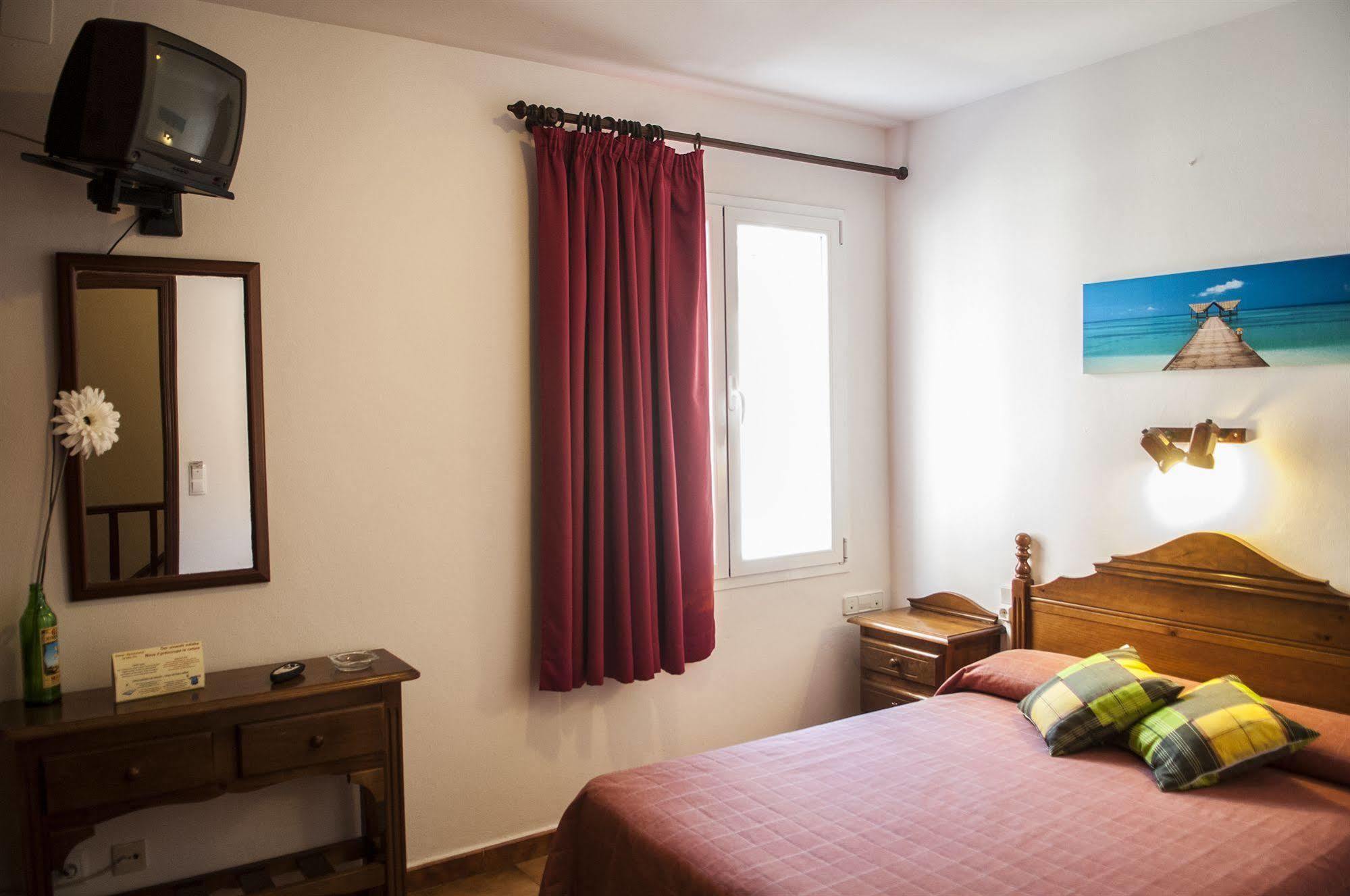 Hostal La Isla Mahón Eksteriør billede