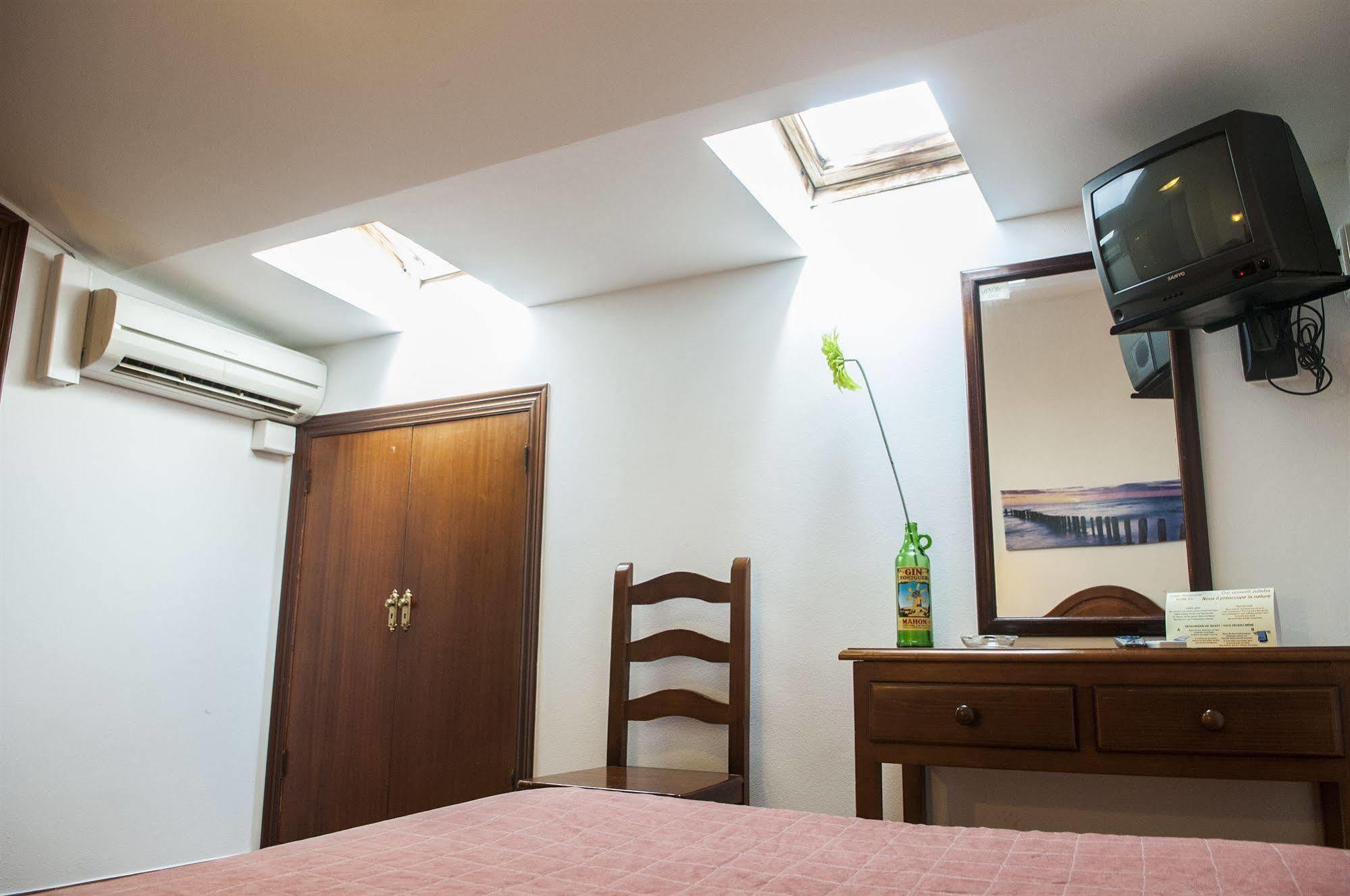Hostal La Isla Mahón Eksteriør billede