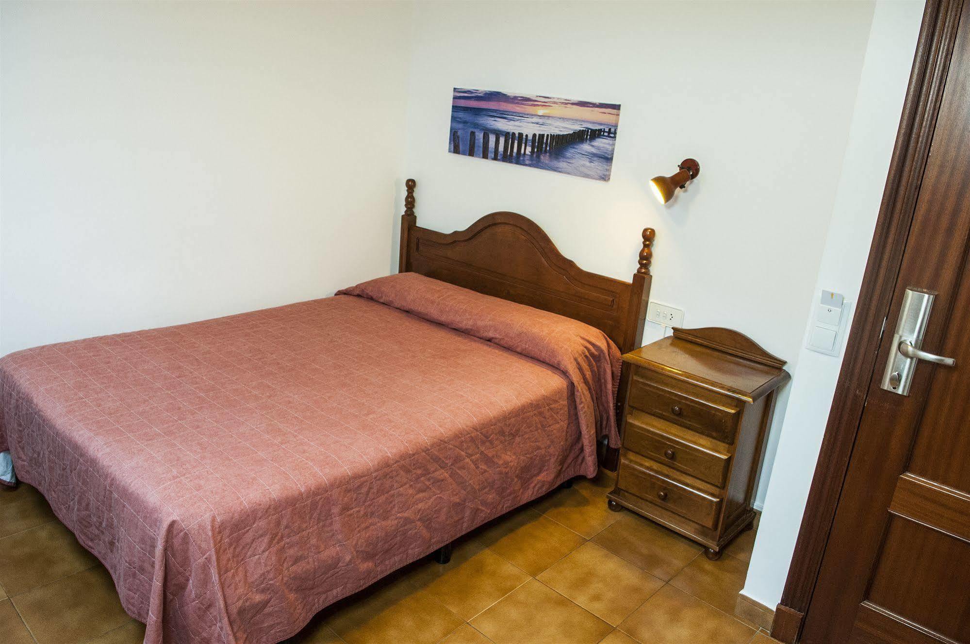Hostal La Isla Mahón Eksteriør billede
