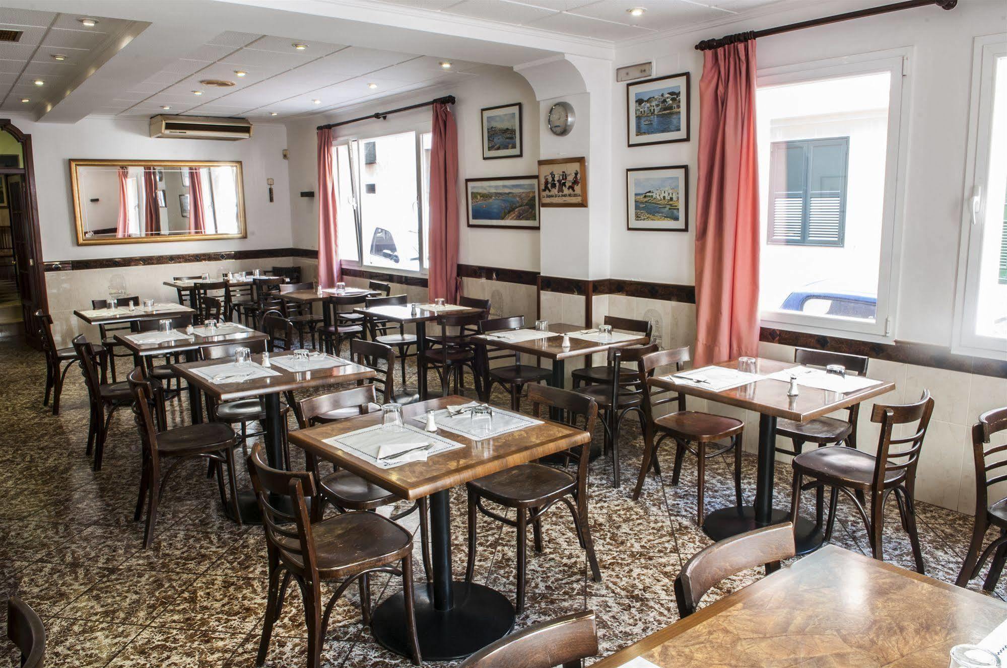 Hostal La Isla Mahón Eksteriør billede